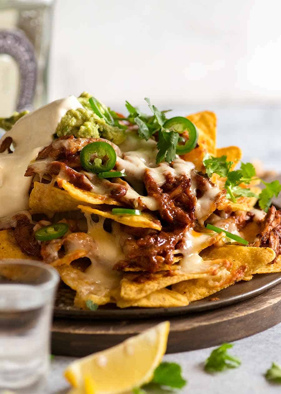 Incredible Nachos recipe made with chicken, fresh out of the oven, ready to eat